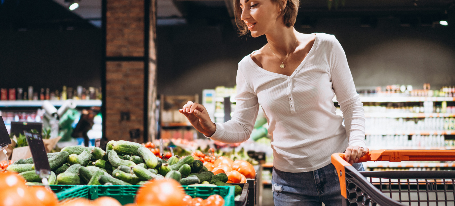 woman-shopping-grocery-store-1-1840×835